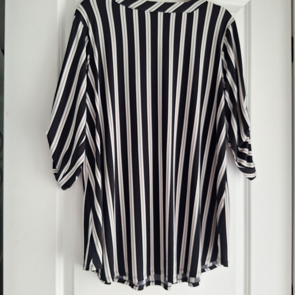 Torrid 2X Blouse Womens Sz 2 Black White Vertical Stripes Dressy 18/20 Office - Picture 5 of 7